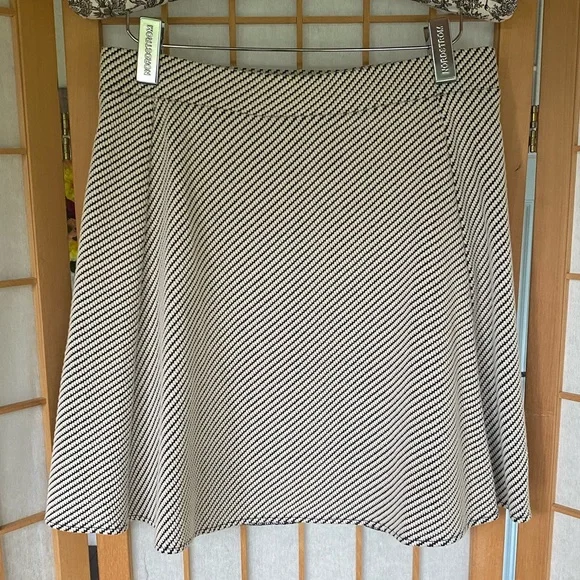 Ann Taylor Diagonal Stripe Textured Knit Stretch Mini Skirt SZ SP NWT - Picture 2 of 9